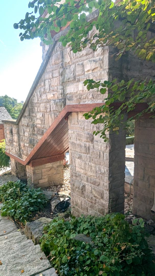 Waterloo Porch & PoolHouse